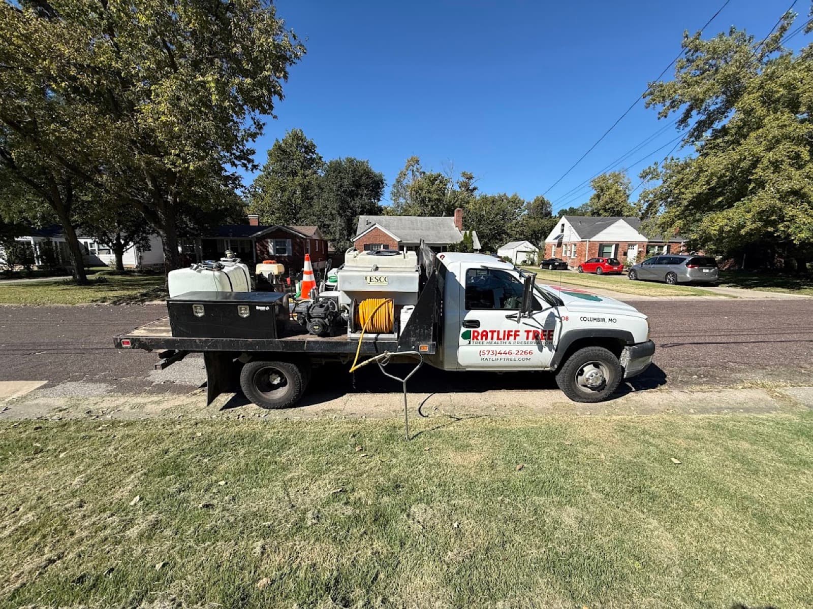 Ratliff Tree truck and crew on a job in Columbia